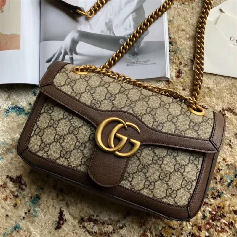 /public/uploads/photos/shares/Suzy bags/IMG_3767.jpeg